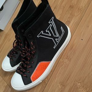 LV SNEAKERS